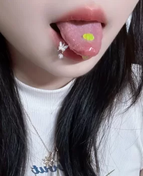武汉舌钉嫩妹