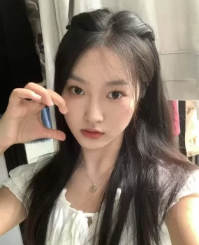 肤白貌美妍妍