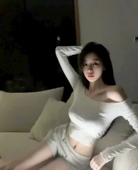 弹子石嫩妹柳一菲颜值高身材好