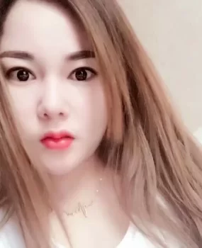 一个不错的大眼MM