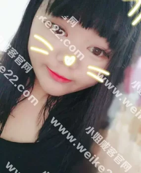 兼职学生妹，嫩而略肥，有肉感