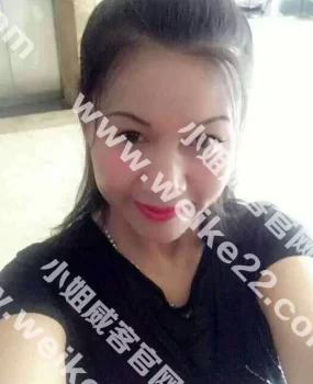 一个长的不错很美的熟女