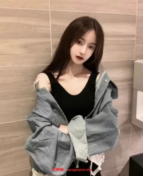 常州甜美少女性感美足美腿肉丝足交啪啪床上干到沙发再到窗前娇嫩呻吟